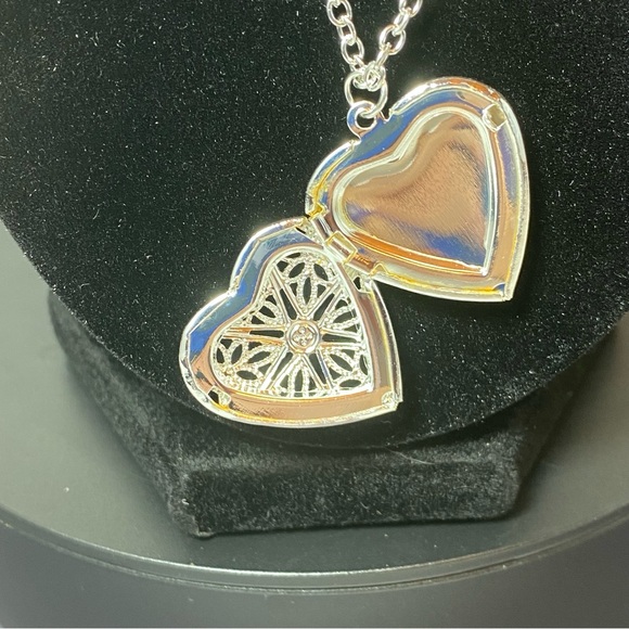 Filigree Style Heart Locket Necklace With Cable Link Chain Mother’s Day Gift - Picture 8 of 14